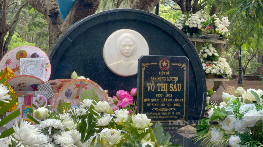 Mộ anh hùng Võ Thị Sáu